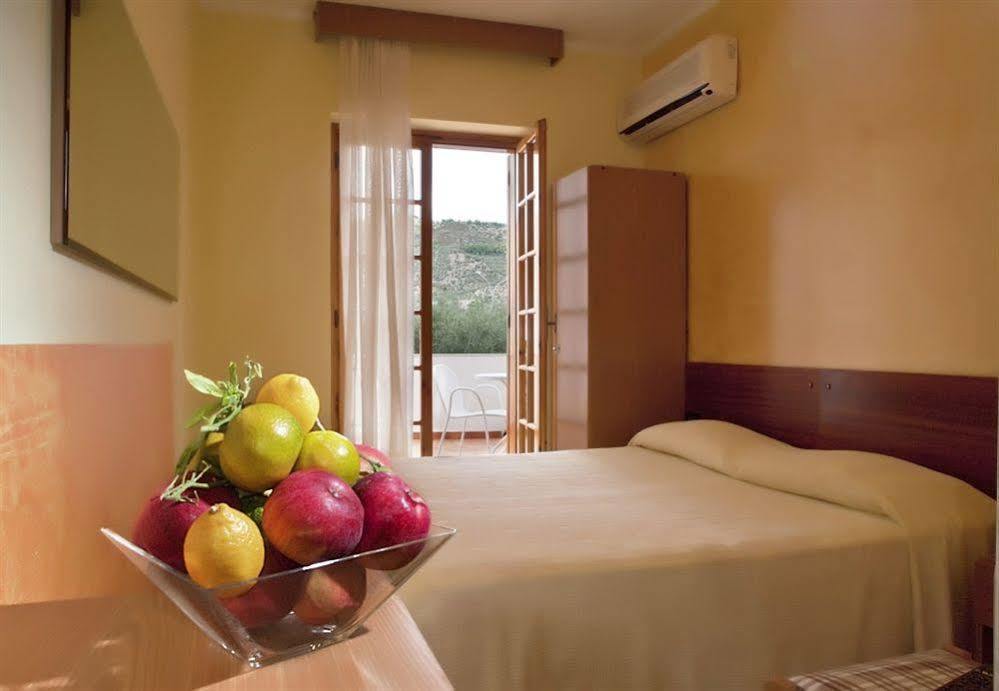Hotel Apeneste Mattinata Zewnętrze zdjęcie